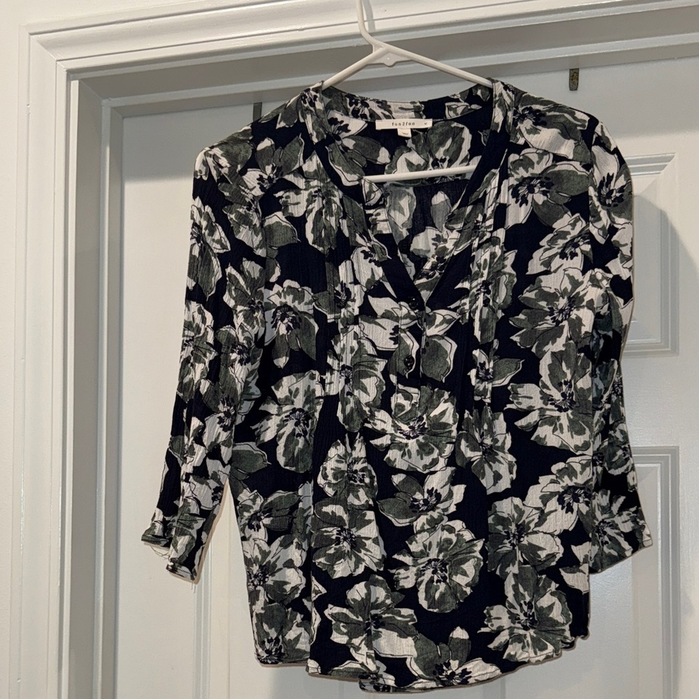 Fun 2 Fun Green and White Floral Blouse